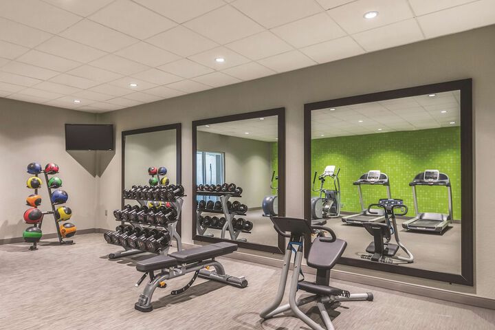 La Quinta Inn & Suites by Wyndham Cincinnati Sharonville