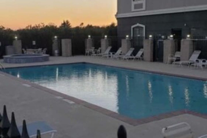 Pool 10 of 53