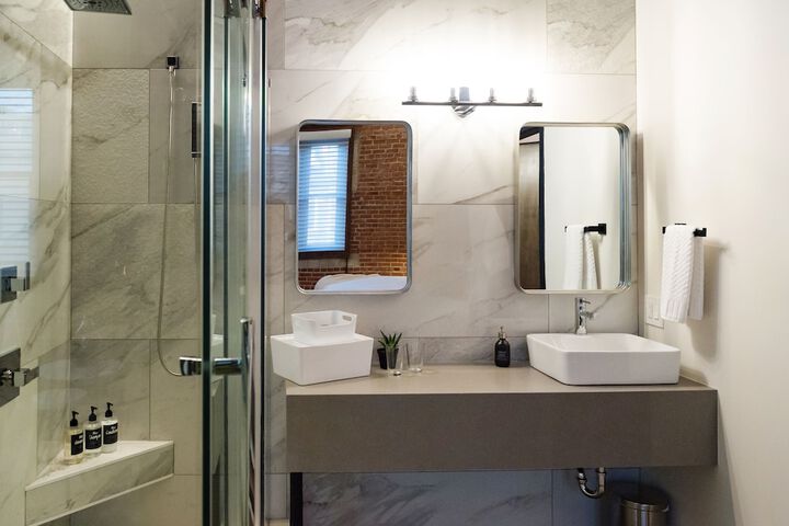 48 King West Boutique Hotel