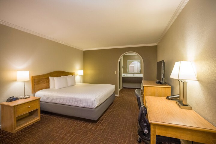 Room 12 of 18