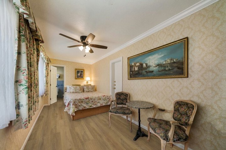 Room 11 of 34