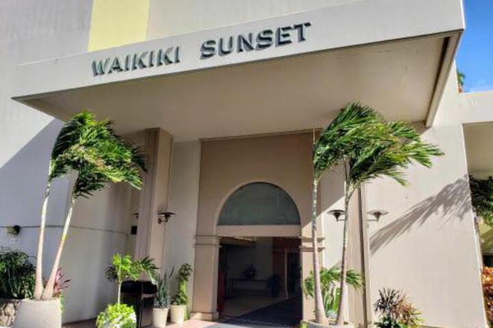 Vacation Rental Suites at Waikiki Sunset