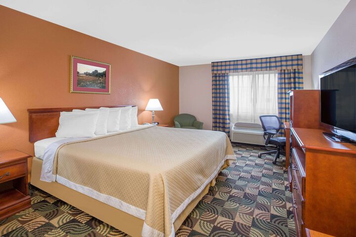 Room 15 of 26