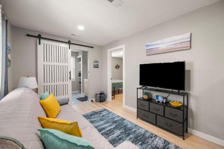 Lakeside Bliss 2BR 1BA with All Modern Comforts