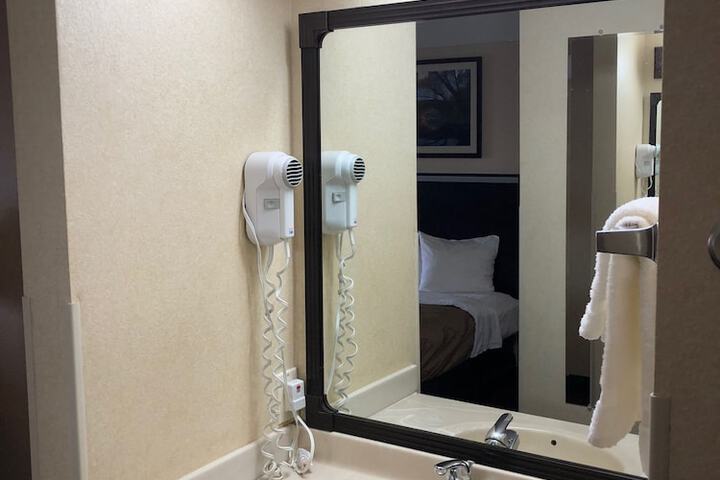 Room 70 of 107