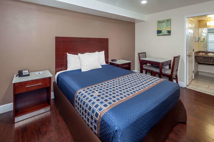 Room 5 of 23