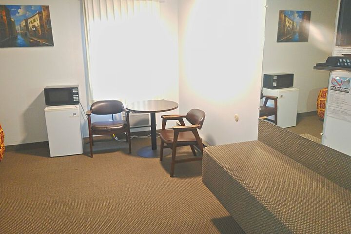 Room 11 of 37