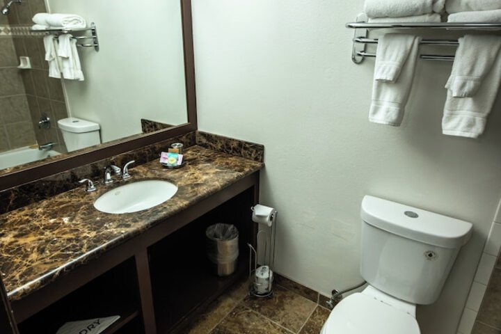 The Mammoth Creek Inn
