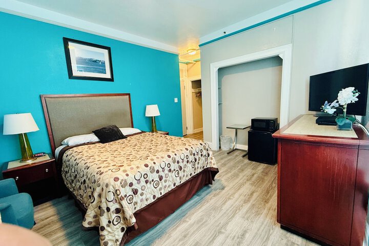 Room 13 of 27