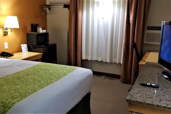 Room 11 of 18