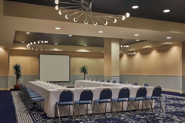 Graduate by Hilton Lincoln