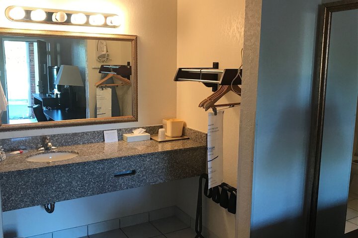 Days Inn by Wyndham Cave City