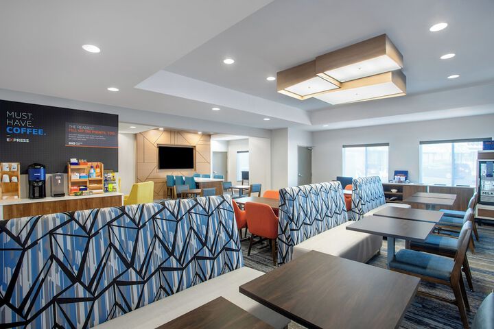 Holiday Inn Express Hotel & Suites Clinton by IHG