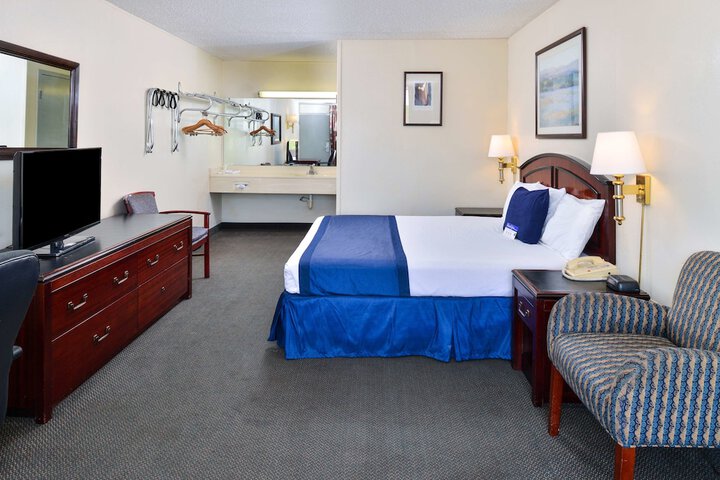 Room 15 of 22