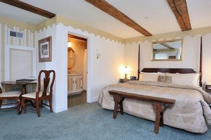 Room 93 of 125