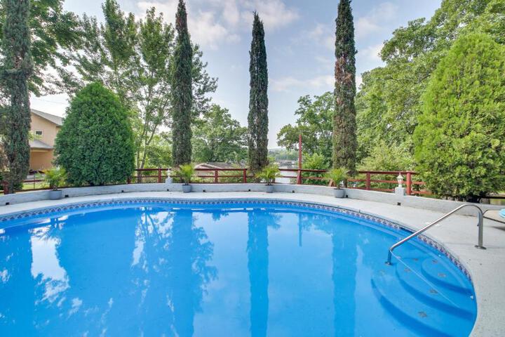 Private Pool: Lakefront Home in Hot Springs!