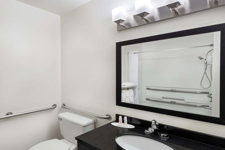 Room 6 of 14