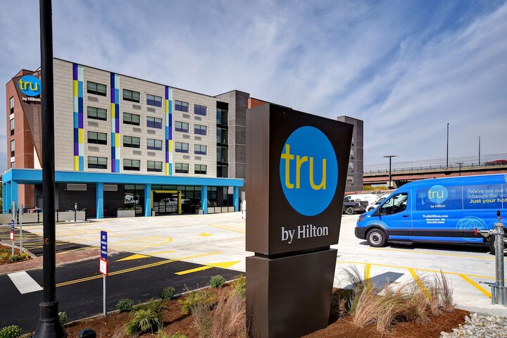 Tru by Hilton Manchester Downtown