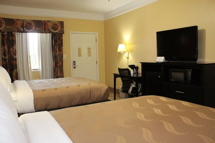 Quality Inn & Suites at the Outlets Mercedes / Weslaco