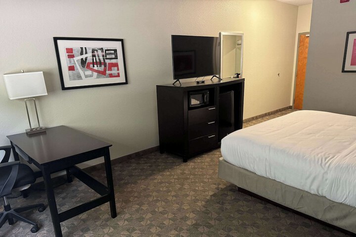 Room 9 of 35