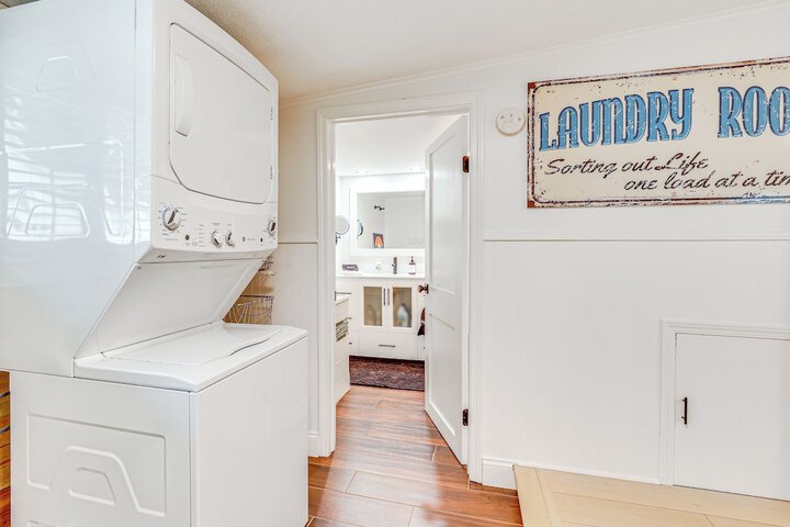 Family Home w / Hot Tub: 1/2 Mi to Lake Milton