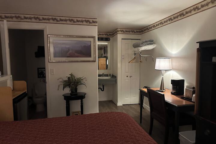 Rustic Inn Motel