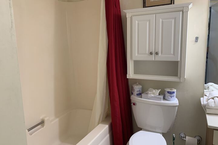Room 38 of 214