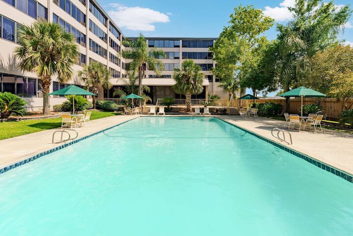 La Quinta Inn & Suites by Wyndham New Orleans Airport