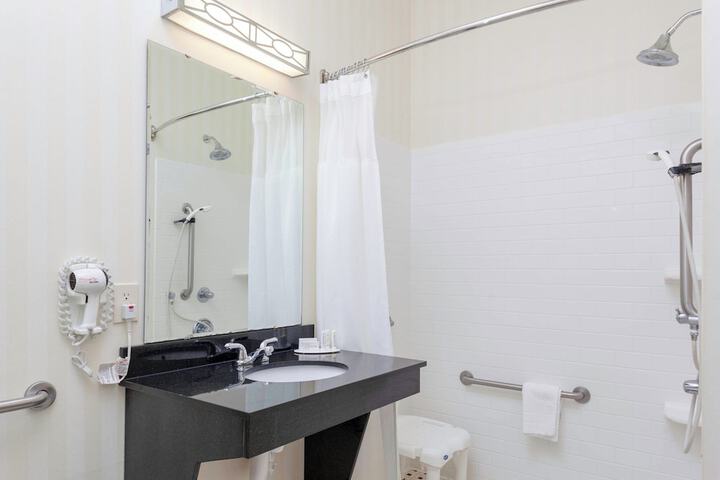 Fairfield Inn & Suites Seymour