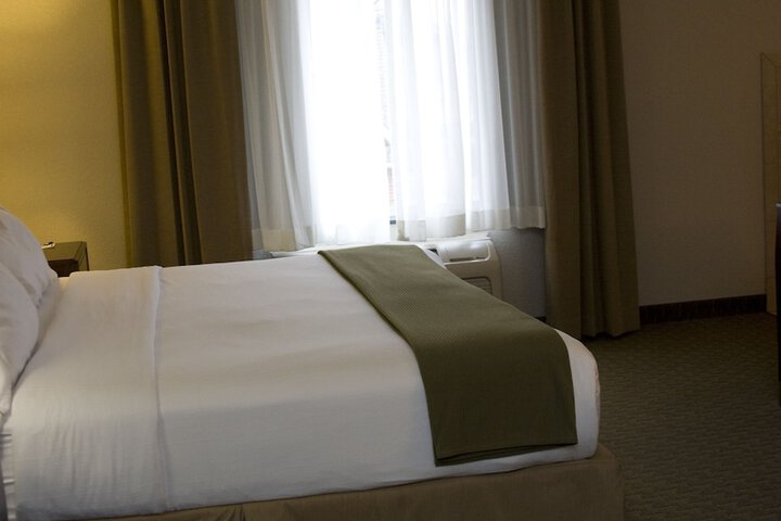 Holiday Inn Express Hotel & Suites Pittsburg by IHG