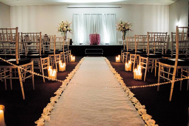 Ballroom/Hall 70 of 75