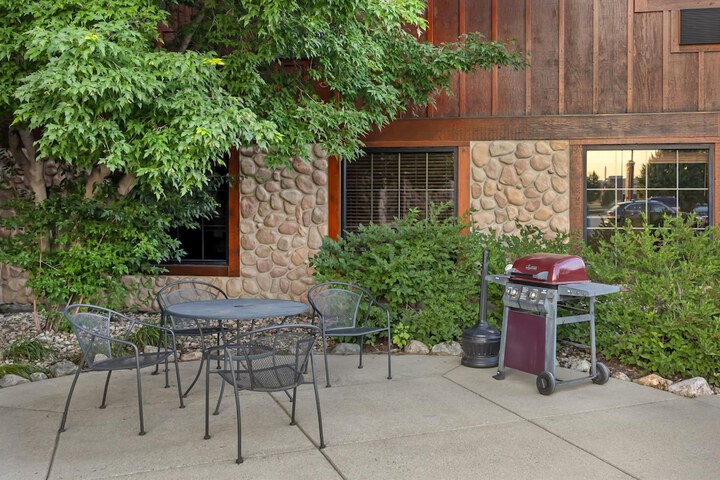 Best Western Plus Kelly Inn & Suites