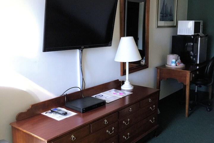Camden Riverhouse Hotel