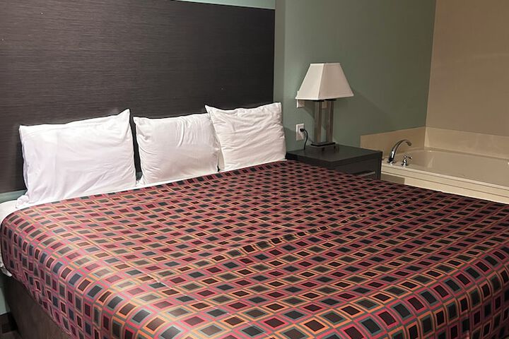 Room 21 of 37