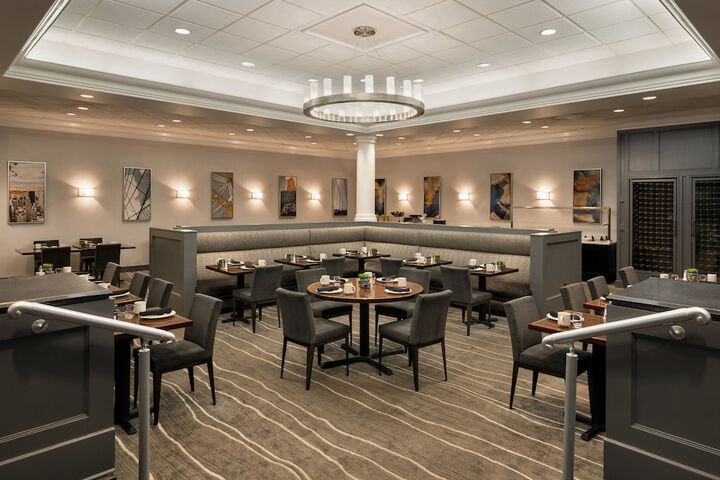 Dining 26 of 31