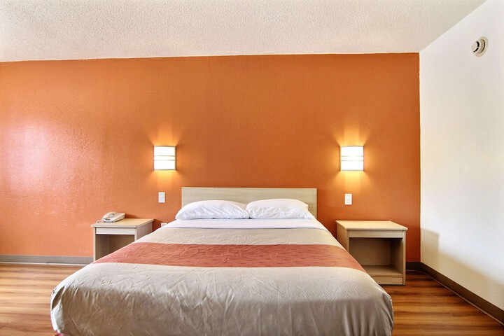 Motel 6 Middleburg Heights OH - Cleveland
