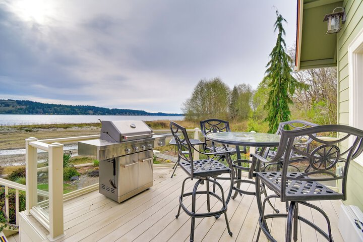 Direct Beach Access: Getaway on Port Orchard!