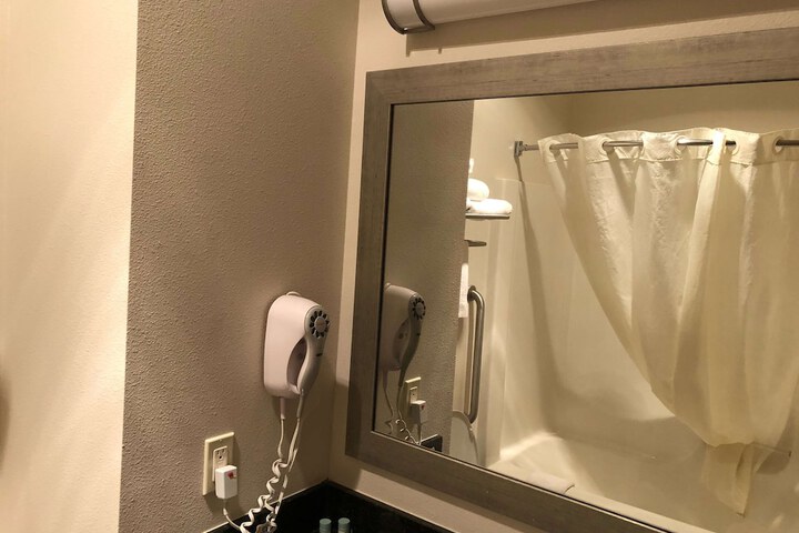 Room 18 of 27