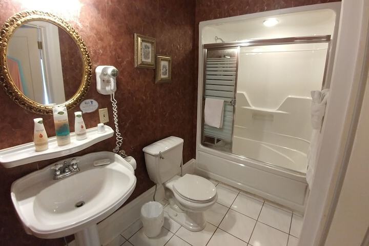 Room 17 of 35