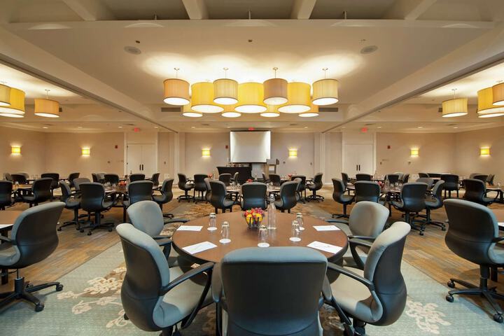 DoubleTree by Hilton Chicago - North Shore Conference Center