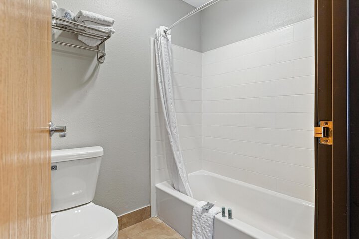 Best Western Ambassador Inn & Suites
