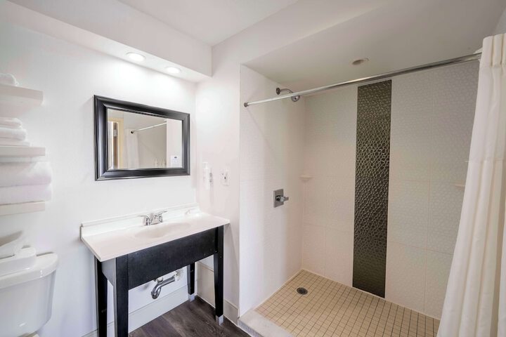 Room 4 of 23