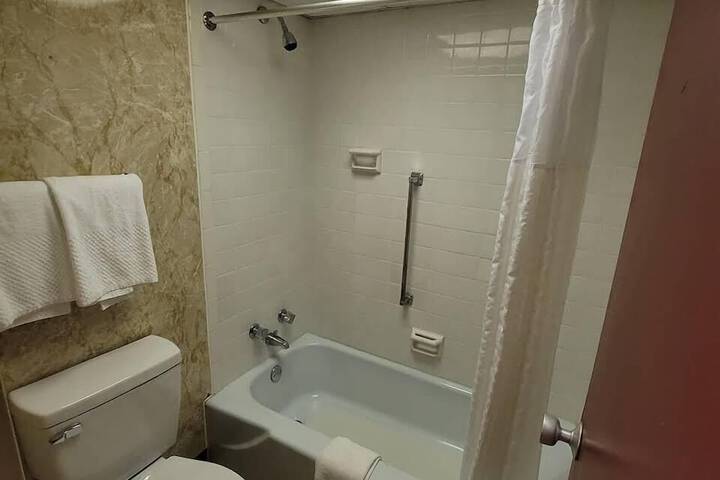 Room 5 of 10