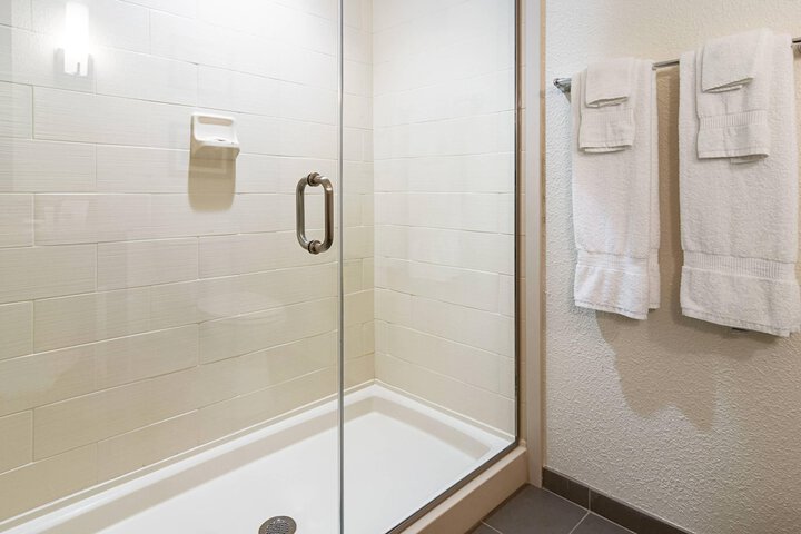 Comfort Suites Wooster near University Campus