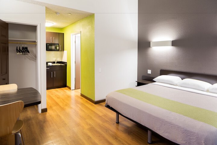 Room 14 of 33