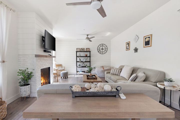 Serene 5BR Farmhouse Retreat Shoreline