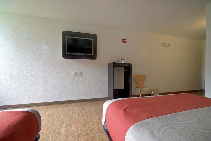 Room 13 of 37