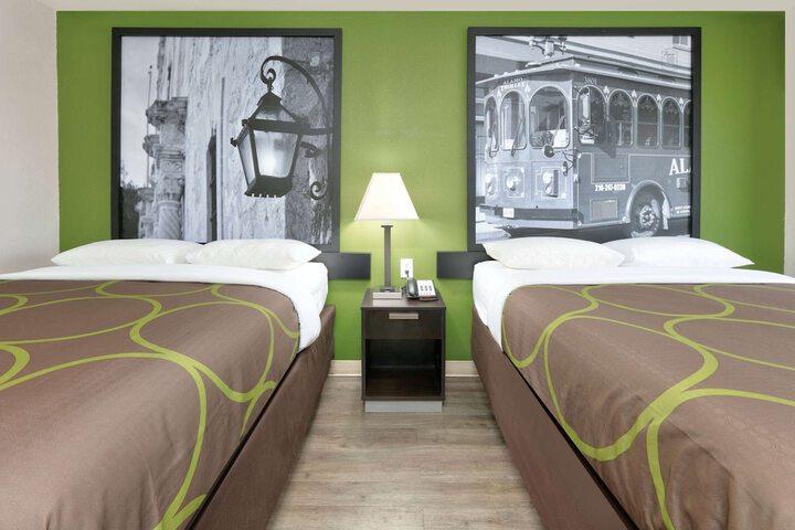 Super 8 by Wyndham Palestine