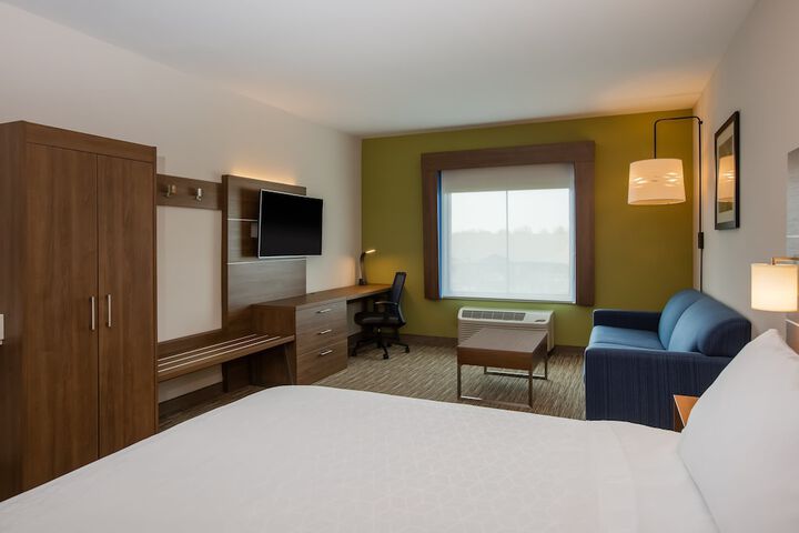 Room 12 of 36
