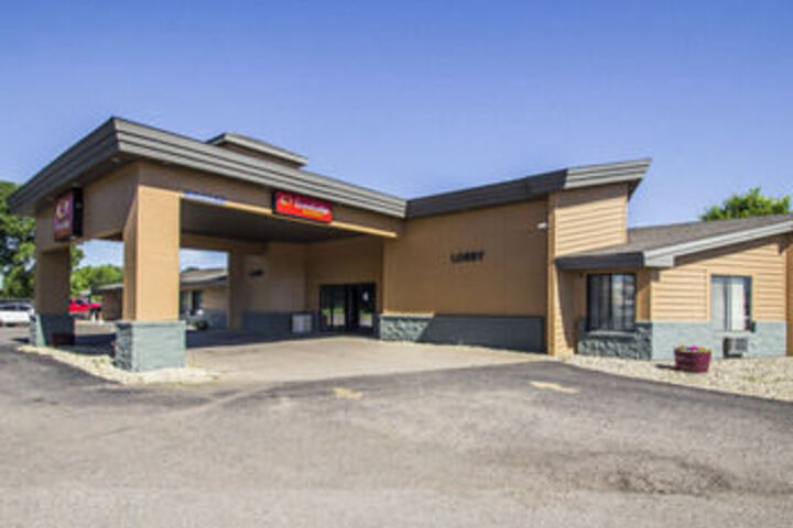 Econo Lodge Inn & Suites
